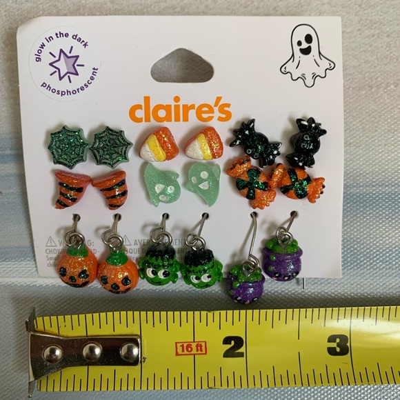 New Claire’s Spooky Glow-in-the-Dark Halloween Earrings Set - Picture 5 of 7